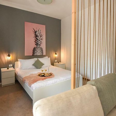 Best Location Old Town - New Studio Букурещ Екстериор снимка
