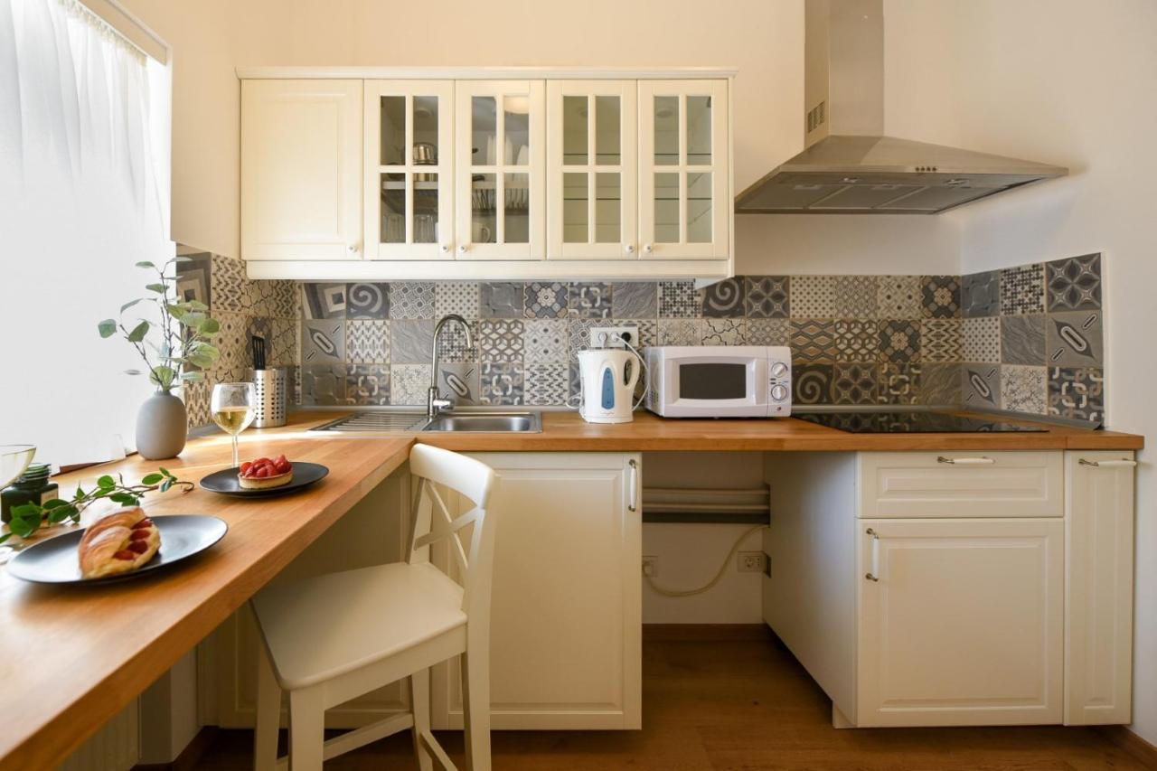 Best Location Old Town - New Studio Букурещ Екстериор снимка