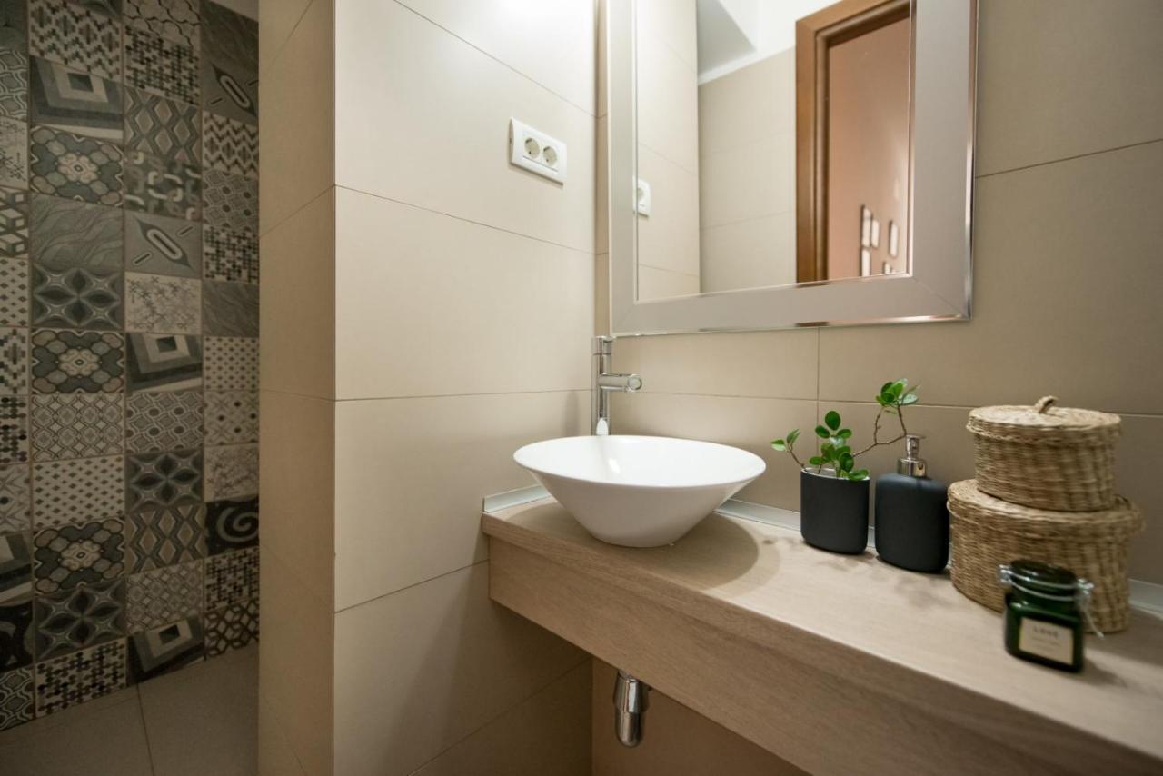 Best Location Old Town - New Studio Букурещ Екстериор снимка